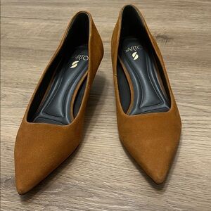 SARTO Pointed Toe faux Suede low heels in Cognac